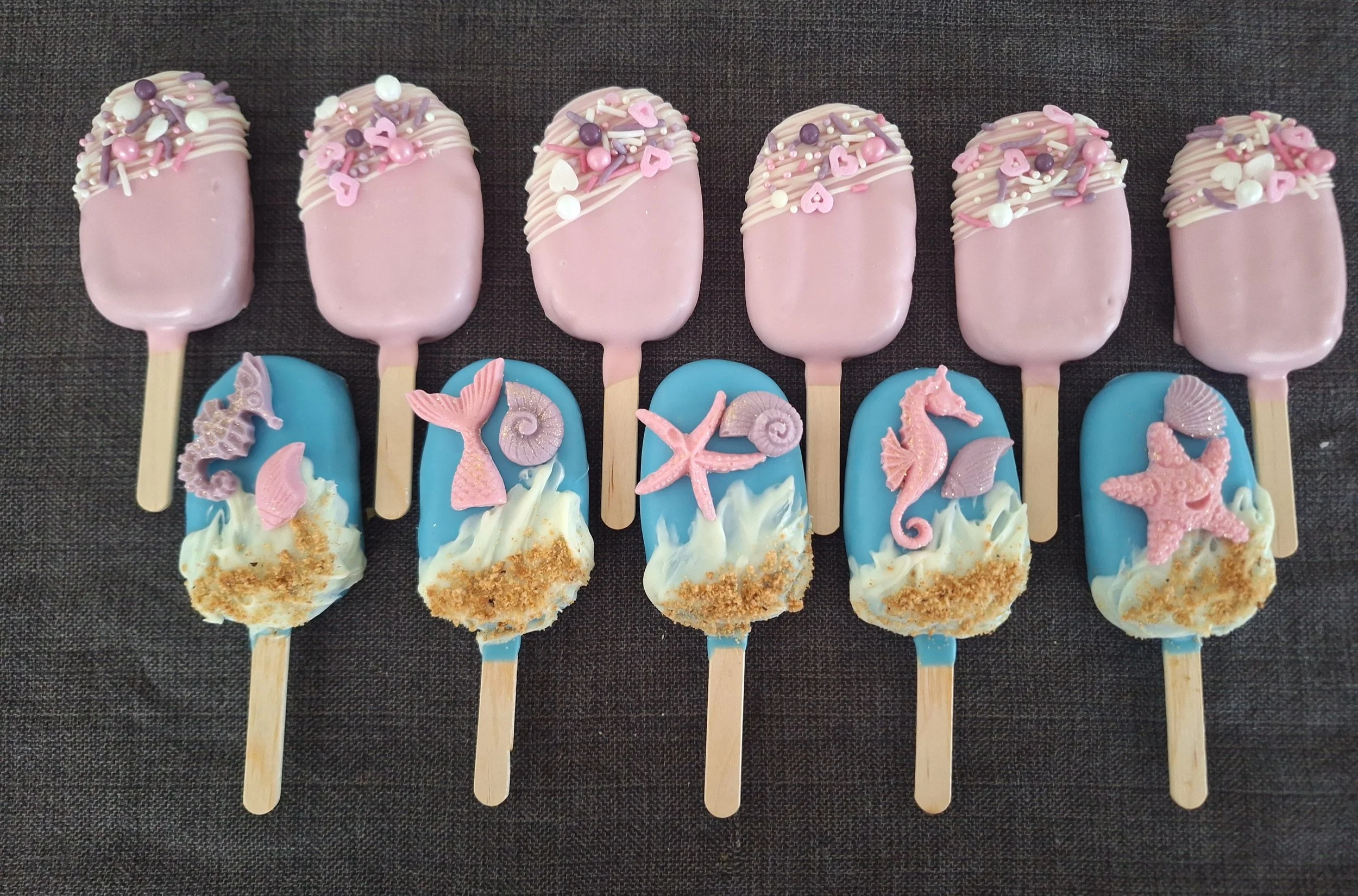 Pink mermaid and seashell cakesicles